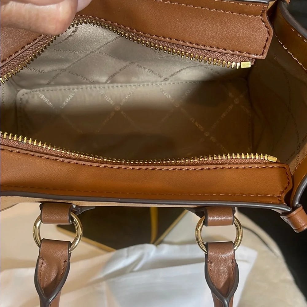 Michael Kors Tan and White Women's Bag - Picture 8 of 10